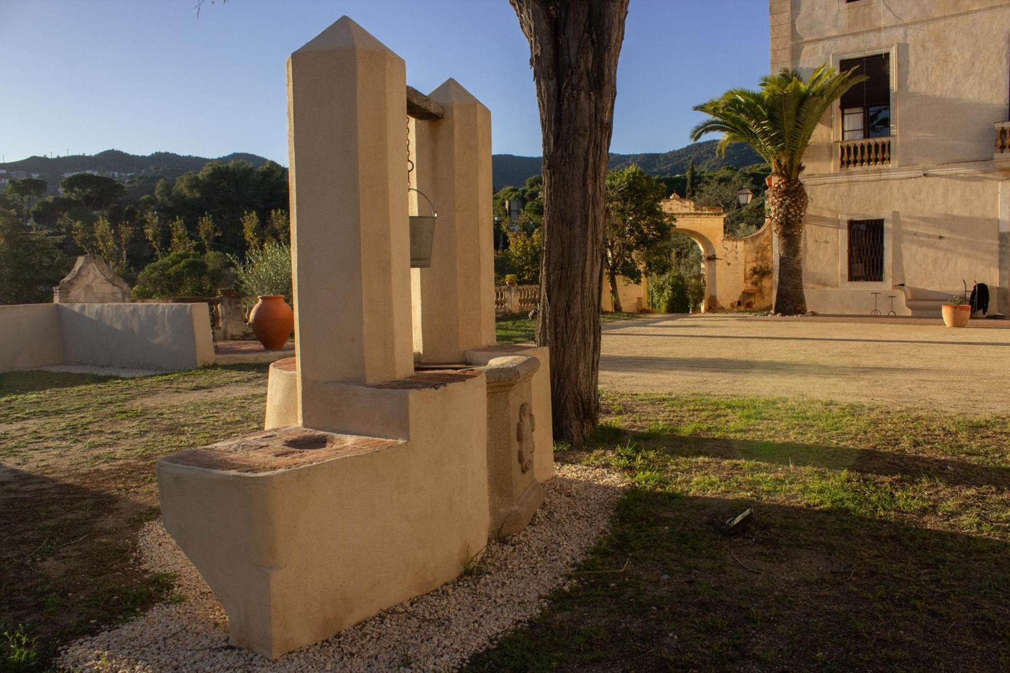 Can Rovira: Neoclassical Mansion Near Barcelona Alella Exterior photo