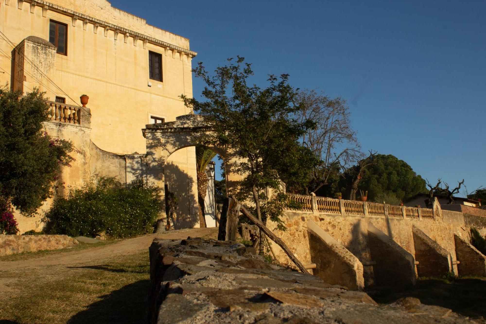 Can Rovira: Neoclassical Mansion Near Barcelona Alella Exterior photo