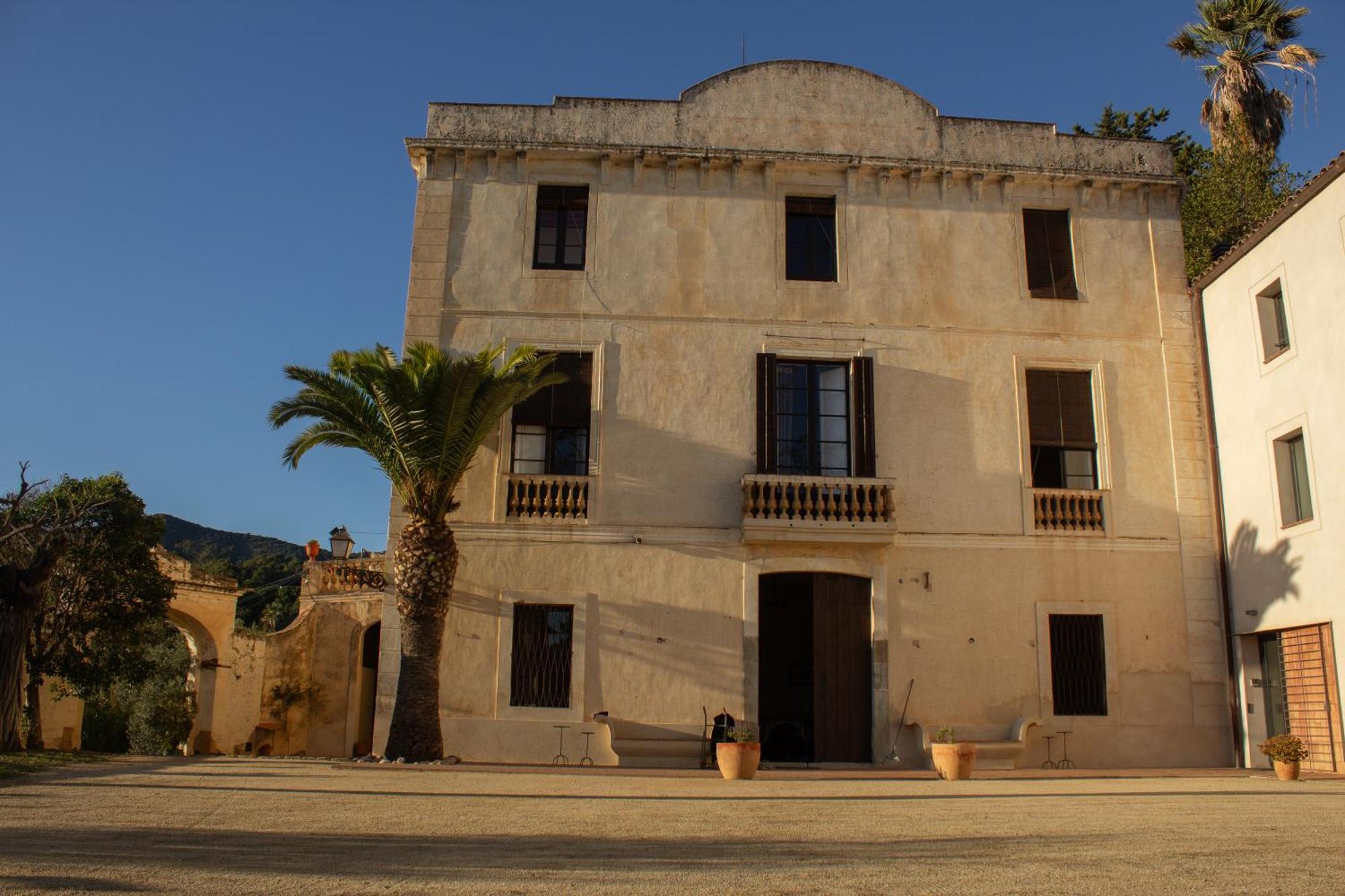 Can Rovira: Neoclassical Mansion Near Barcelona Alella Exterior photo